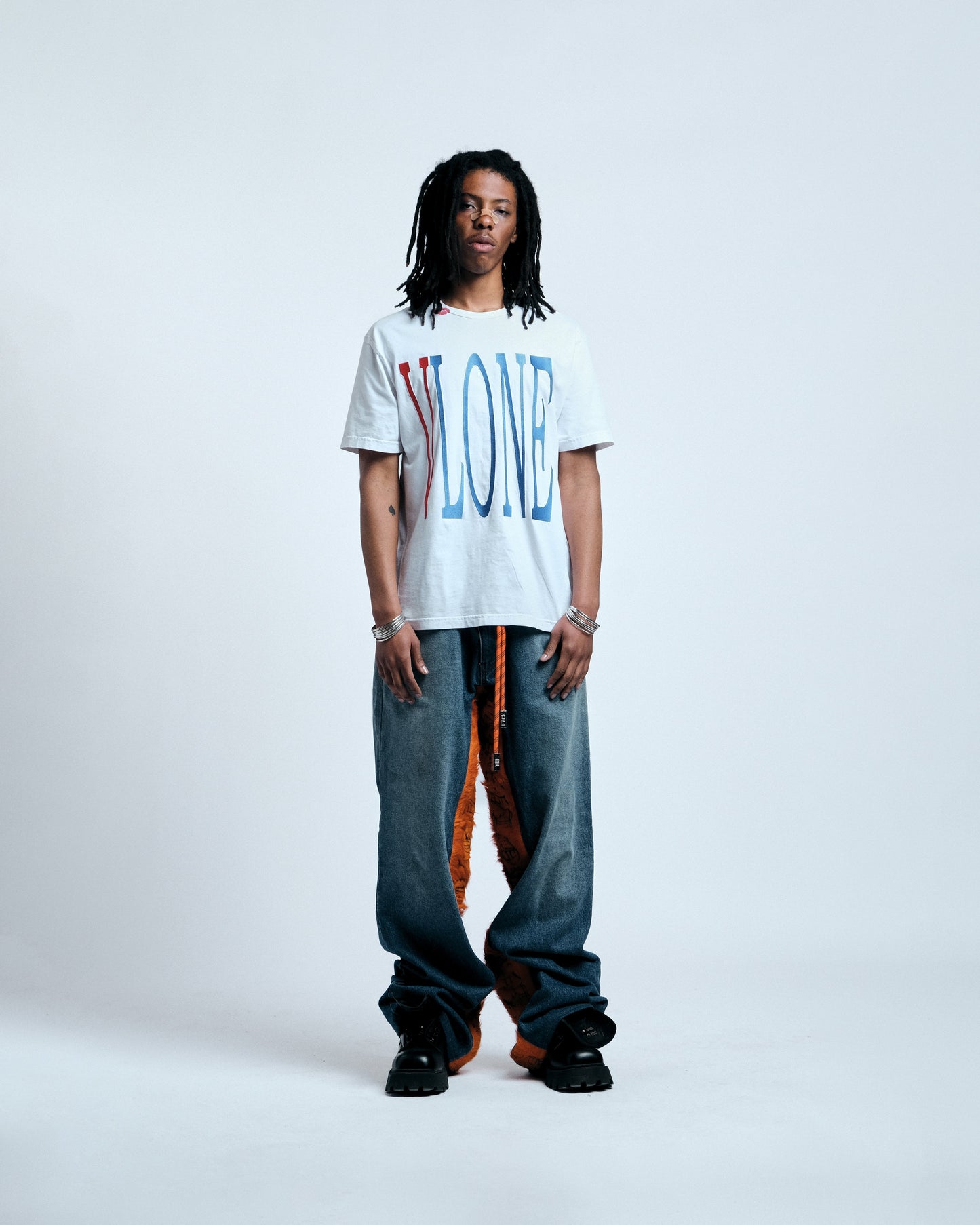 VLONE RED LIPSTICK OG EMBROIDERED T-SHIRT (white)